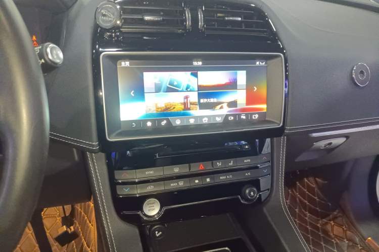 Used Jaguar F-PACE 2016 2.0T Two-Wheel-Drive R-Sport Sport Edition Audio And AC Panel