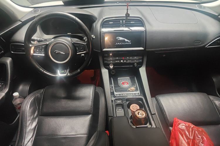 Used Jaguar F-PACE 2016 3.0 SC Four-Wheel Drive R-Sport Sport Edition Center Console