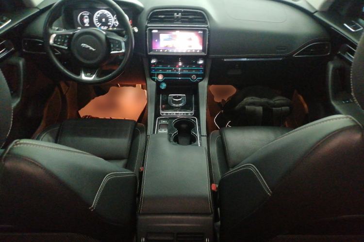 Used Jaguar F-PACE 2016 2.0T Two-Wheel-Drive R-Sport Sport Edition Center Console