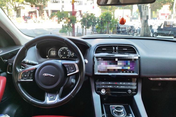 Used Jaguar F-PACE 2016 2.0T Two-Wheel-Drive R-Sport Sport Edition Center Console
