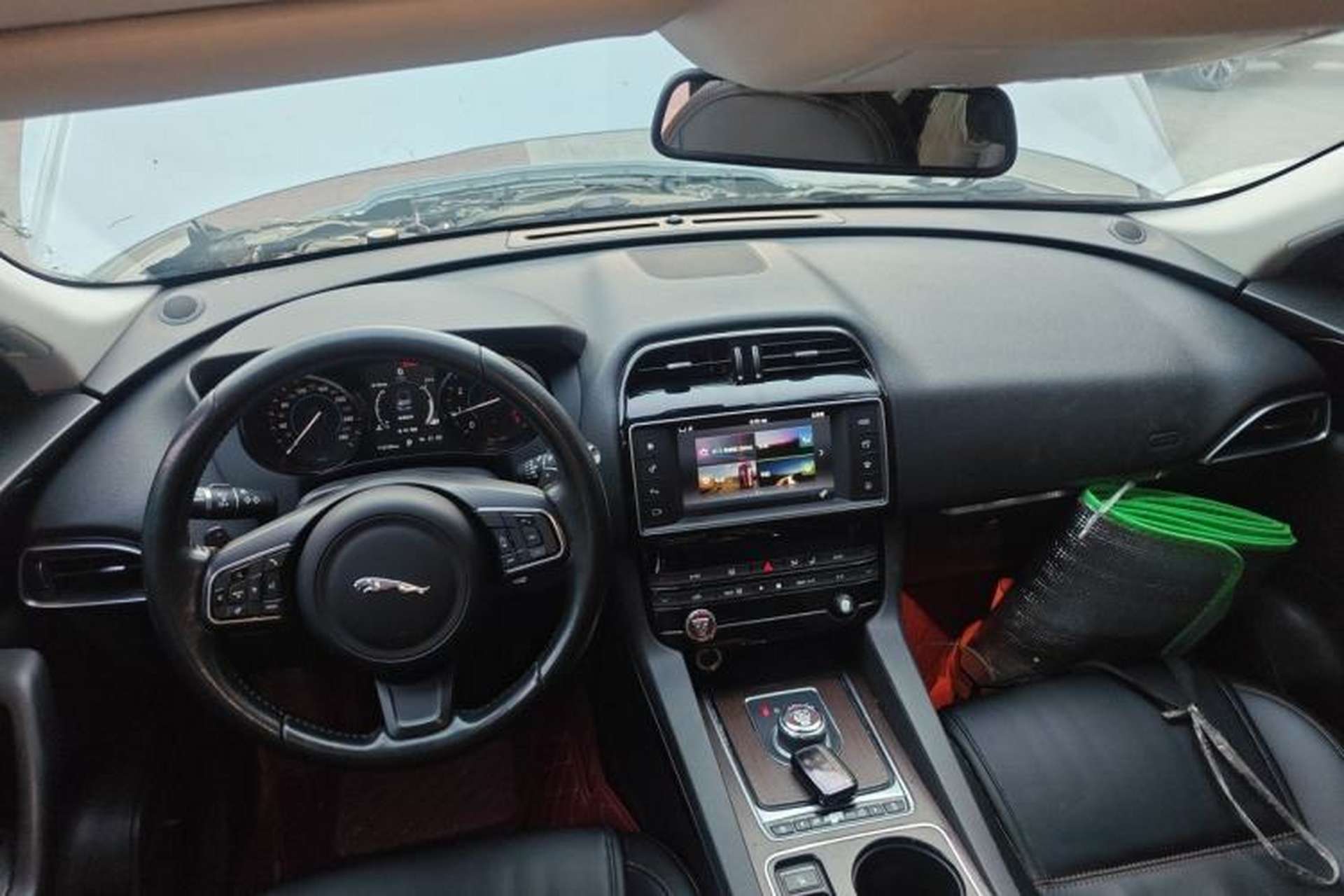Used Jaguar F-PACE 2016 2.0T Two-Wheel Drive Urban Luxury Edition Center Console