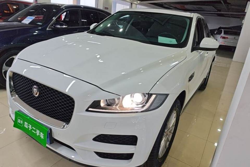 Jaguar F-PACE 2016