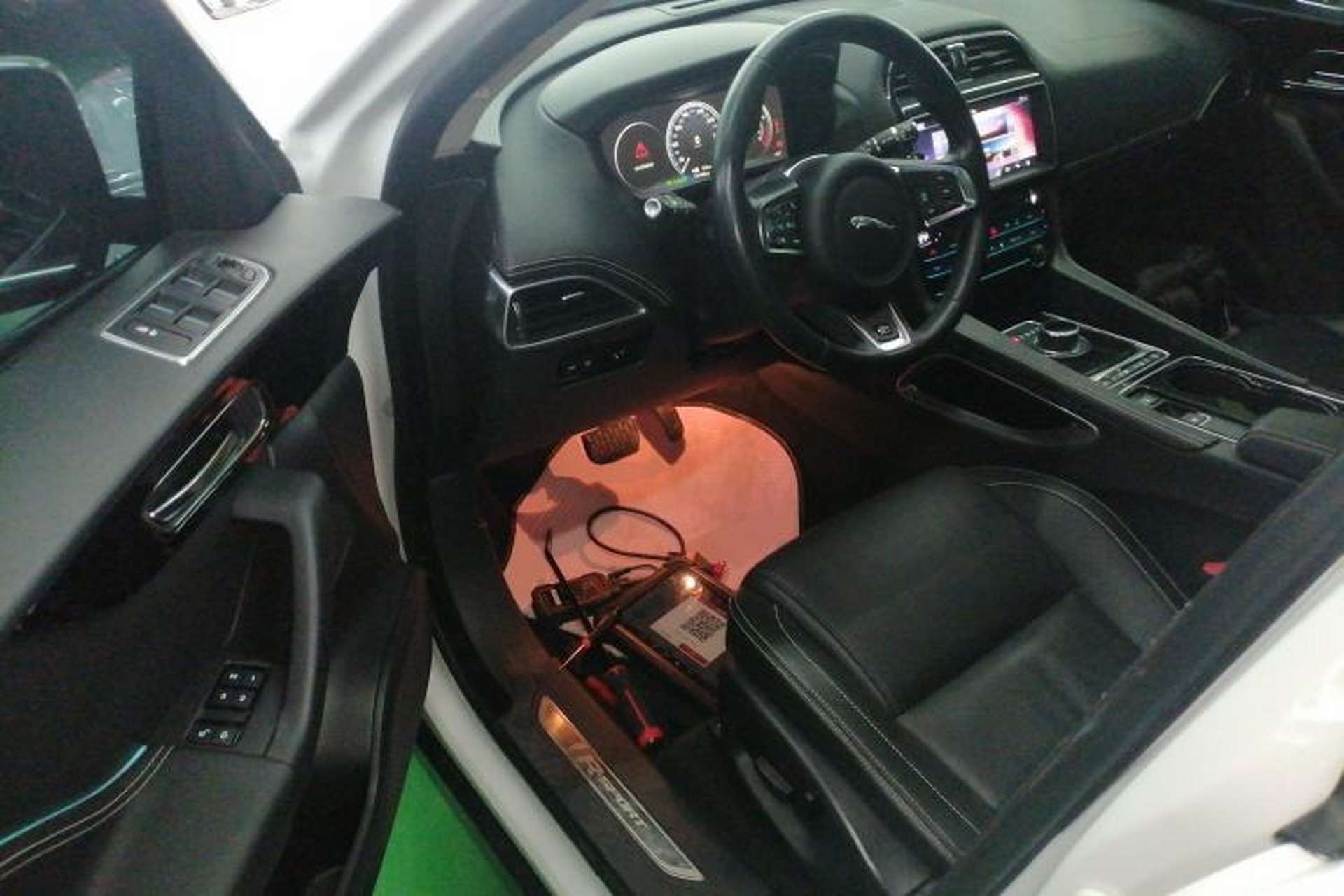Used Jaguar F-PACE 2016 2.0T Two-Wheel-Drive R-Sport Sport Edition Driver Seat