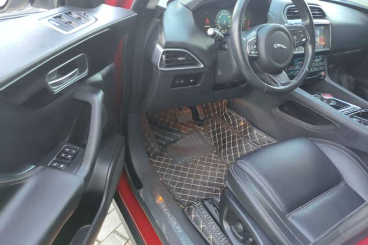Used Jaguar F-PACE 2016 2.0T Two-Wheel Drive Urban Luxury Edition Driver Seat