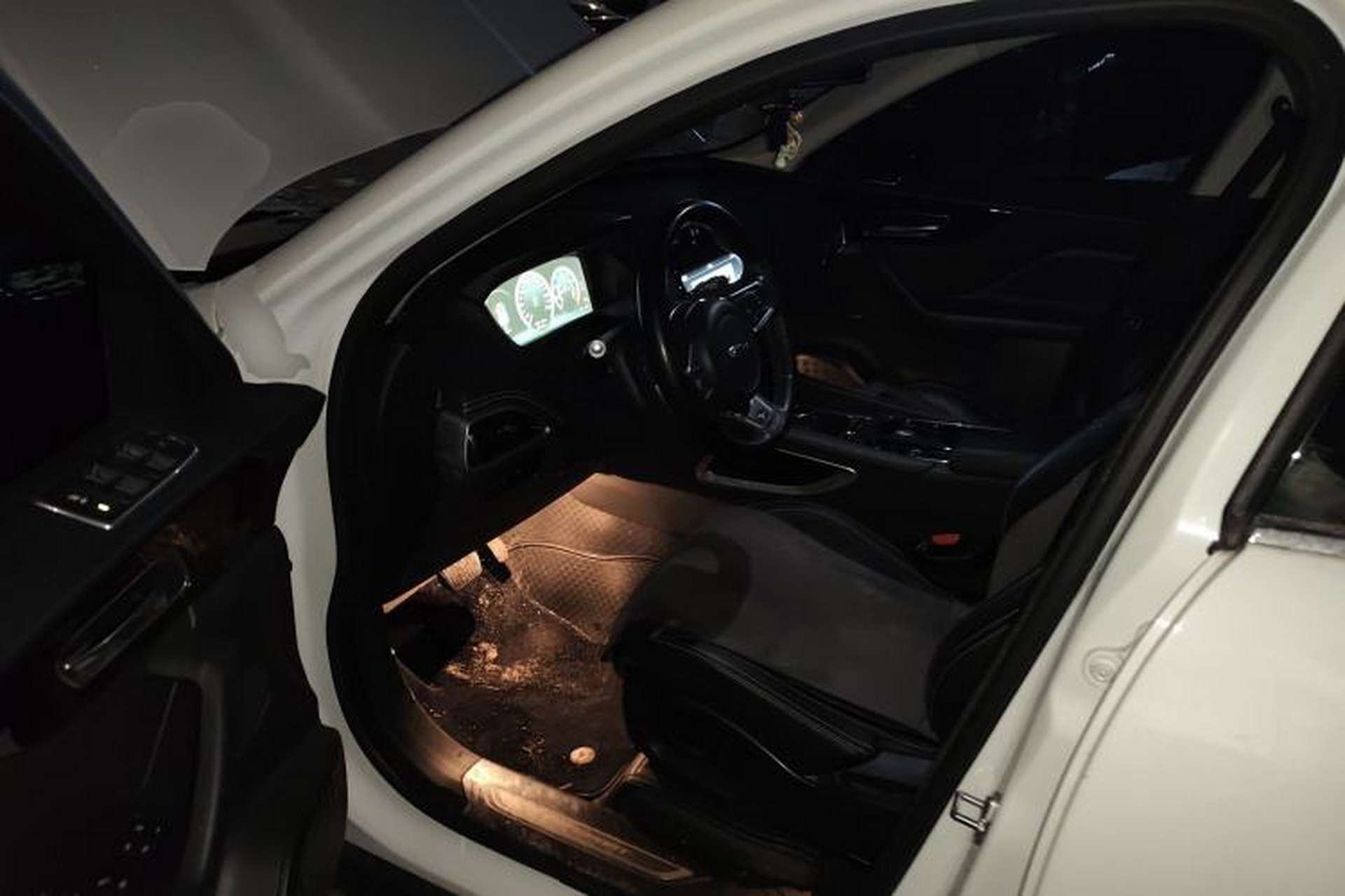 Used Jaguar F-PACE 2016 2.0T Two-Wheel Drive Urban Luxury Edition Driver Seat