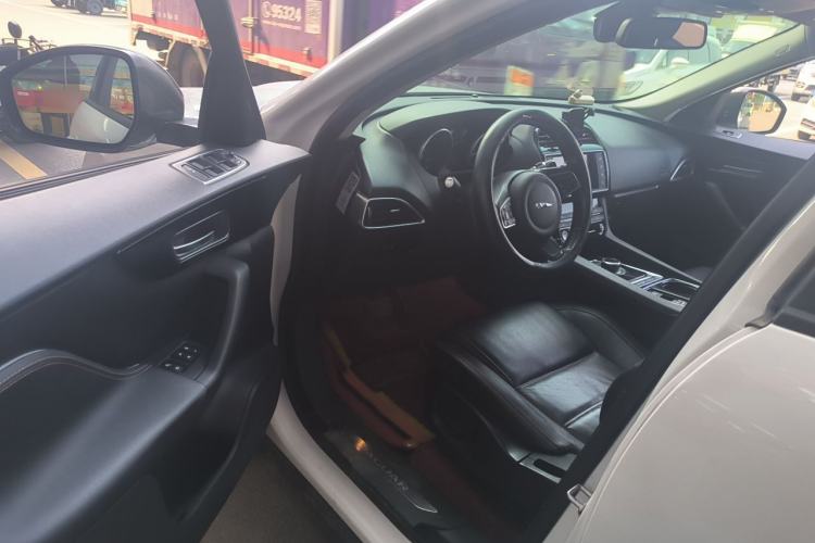 Used Jaguar F-PACE 2016 2.0T Two-Wheel-Drive R-Sport Sport Edition Driver Seat