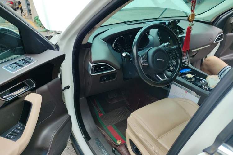 Used Jaguar F-PACE 2016 2.0T Two-Wheel Drive Urban Luxury Edition Driver Seat