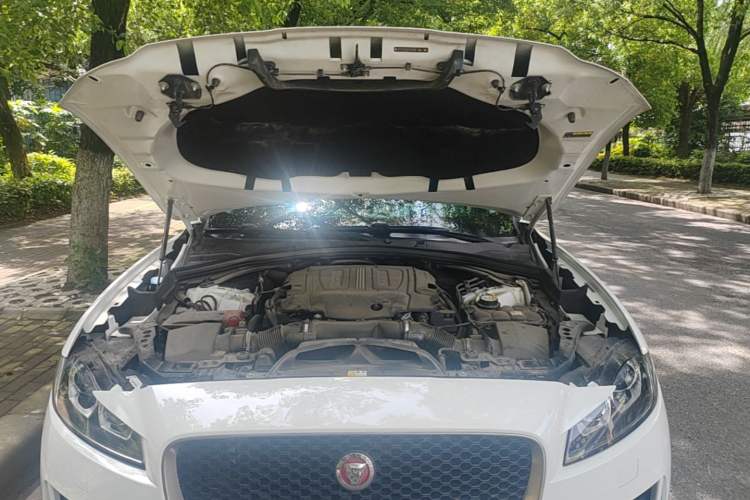 Used Jaguar F-PACE 2016 3.0 SC Four-Wheel Drive R-Sport Sport Edition Engine Bay