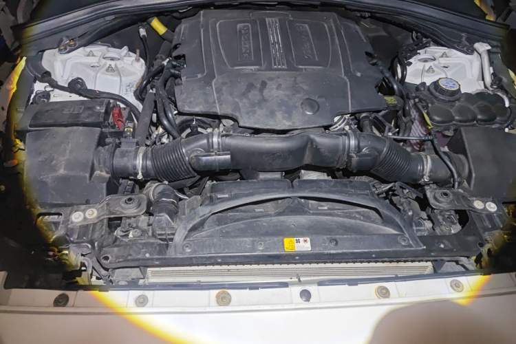 Used Jaguar F-PACE 2016 3.0 SC Four-Wheel Drive R-Sport Sport Edition Engine Bay