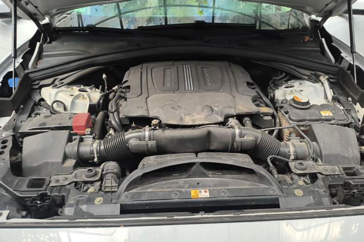 Used Jaguar F-PACE 2016 3.0 SC Four-Wheel Drive R-Sport Sport Edition Engine Bay