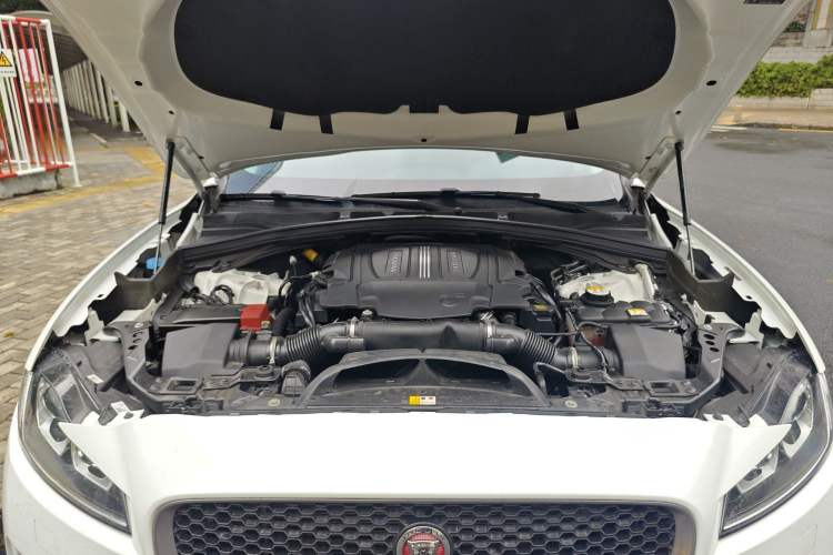 Used Jaguar F-PACE 2016 3.0 SC Four-Wheel Drive R-Sport Sport Edition Engine Bay