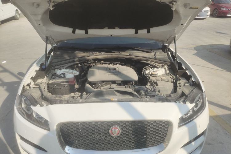 Used Jaguar F-PACE 2016 2.0T Two-Wheel Drive Urban Luxury Edition Engine Bay