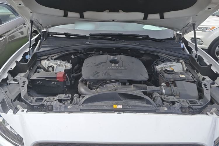 Used Jaguar F-PACE 2016 2.0T Two-Wheel-Drive R-Sport Sport Edition Engine Bay