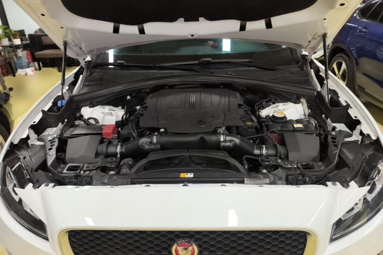 Used Jaguar F-PACE 2016 3.0 SC Four-Wheel Drive R-Sport Sport Edition Engine Bay