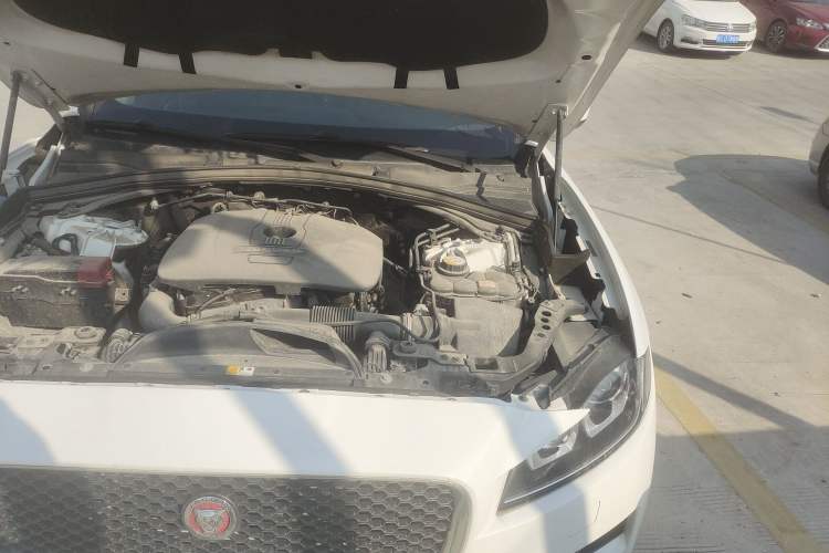 Used Jaguar F-PACE 2016 2.0T Two-Wheel Drive Urban Luxury Edition Engine Bay Left