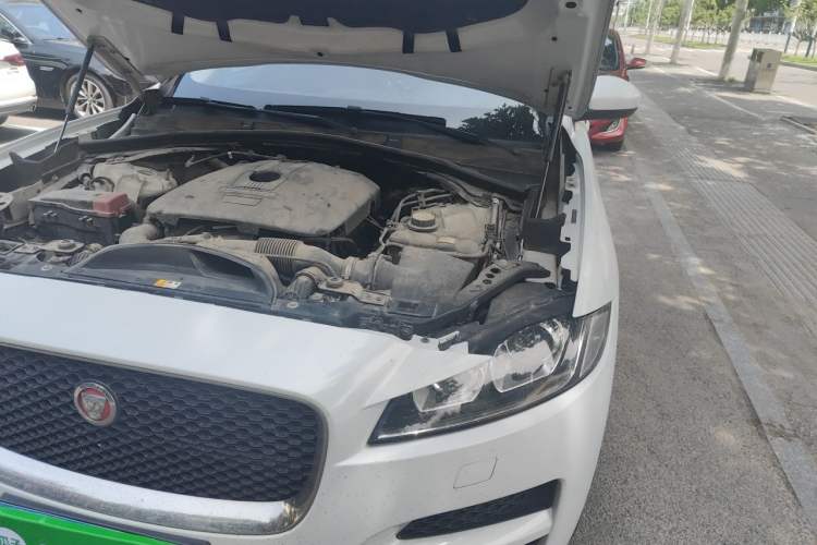 Used Jaguar F-PACE 2016 2.0T Two-Wheel Drive Urban Luxury Edition Engine Bay Left