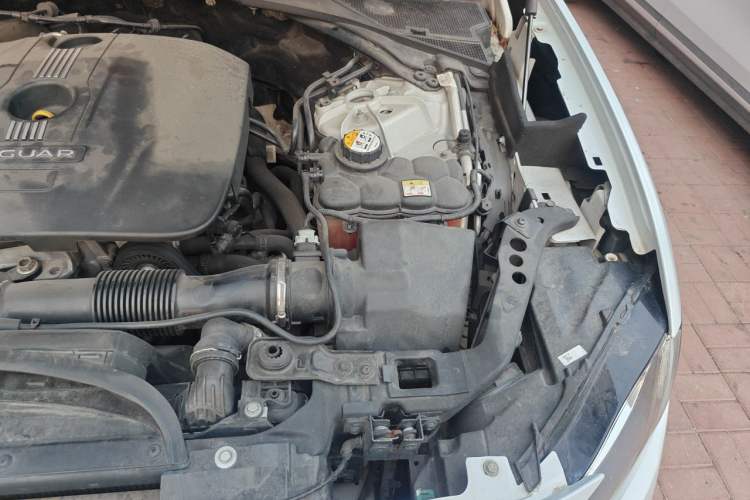 Used Jaguar F-PACE 2016 2.0T Two-Wheel Drive Urban Luxury Edition Engine Bay Left