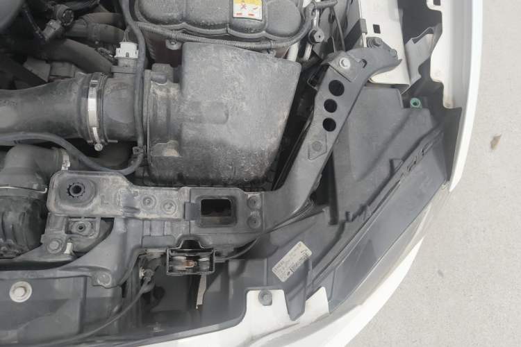 Used Jaguar F-PACE 2016 2.0T Two-Wheel Drive Urban Luxury Edition Engine Bay Left