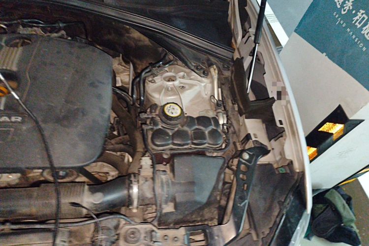 Used Jaguar F-PACE 2016 2.0T Two-Wheel Drive Urban Luxury Edition Engine Bay Left