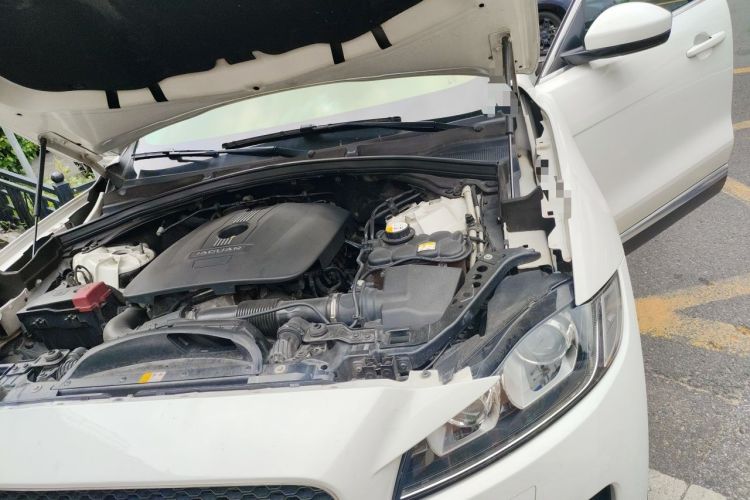 Used Jaguar F-PACE 2016 2.0T Two-Wheel Drive Urban Luxury Edition Engine Bay Left