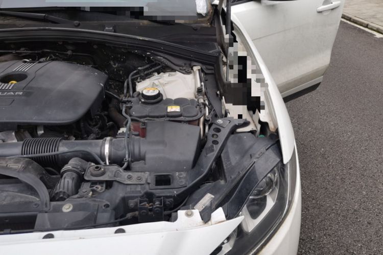 Used Jaguar F-PACE 2016 2.0T Two-Wheel Drive Urban Luxury Edition Engine Bay Left