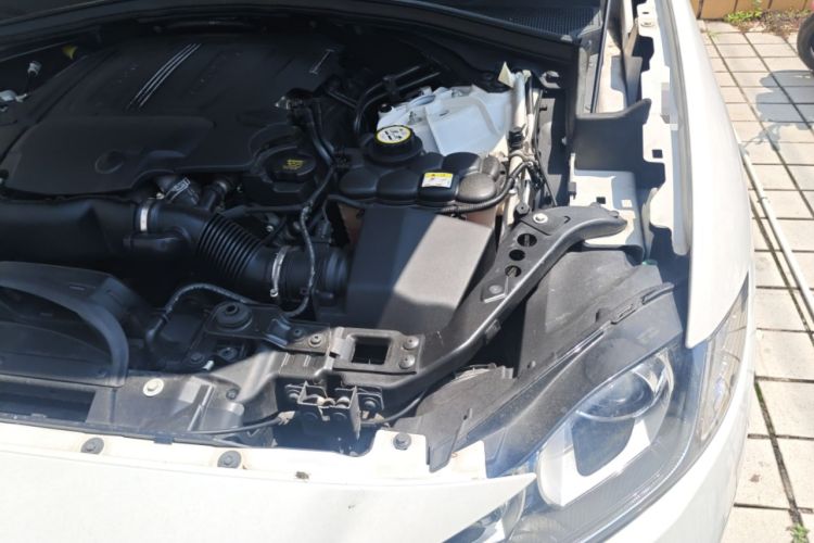 Used Jaguar F-PACE 2016 3.0 SC Four-Wheel Drive R-Sport Sport Edition Engine Bay Left