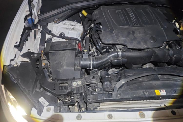 Used Jaguar F-PACE 2016 3.0 SC Four-Wheel Drive R-Sport Sport Edition Engine Bay Right