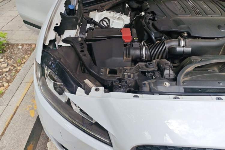 Used Jaguar F-PACE 2016 3.0 SC Four-Wheel Drive R-Sport Sport Edition Engine Bay Right