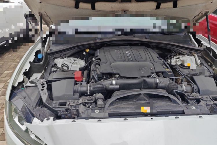 Used Jaguar F-PACE 2016 3.0 SC Four-Wheel Drive R-Sport Sport Edition Engine Bay Right