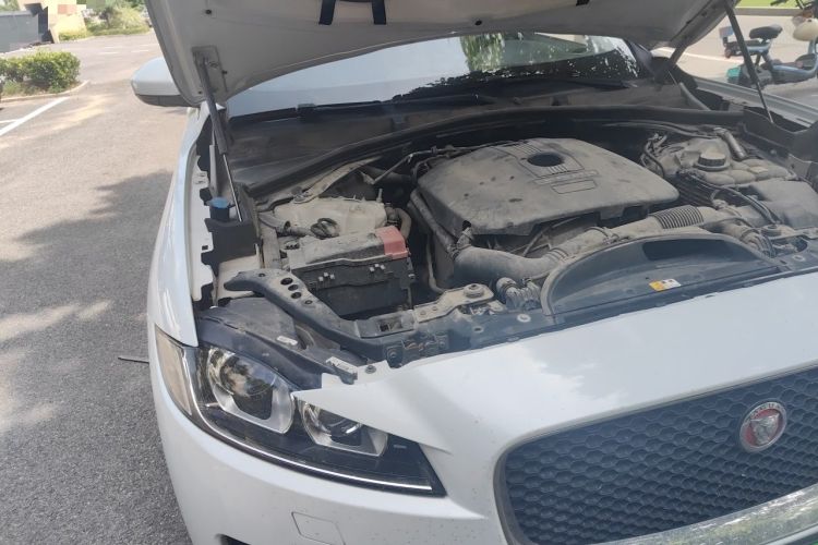Used Jaguar F-PACE 2016 2.0T Two-Wheel Drive Urban Luxury Edition Engine Bay Right