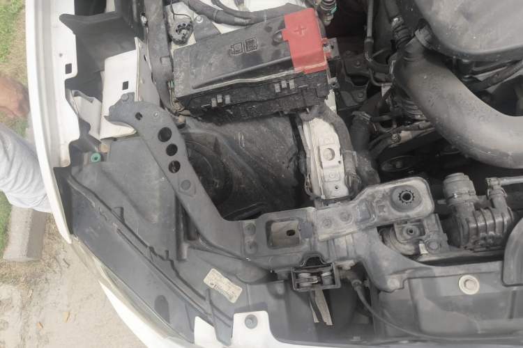 Used Jaguar F-PACE 2016 2.0T Two-Wheel Drive Urban Luxury Edition Engine Bay Right