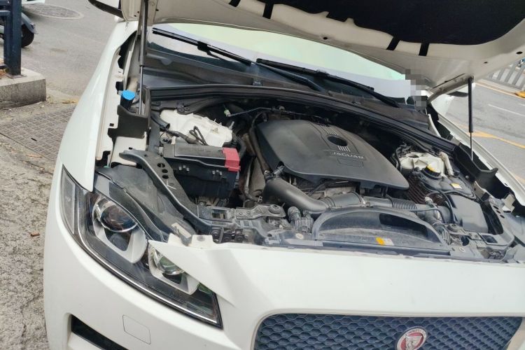 Used Jaguar F-PACE 2016 2.0T Two-Wheel Drive Urban Luxury Edition Engine Bay Right