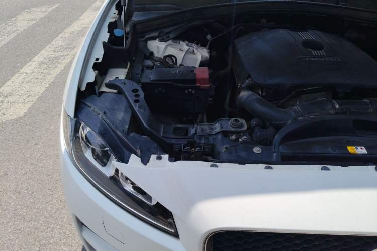 Used Jaguar F-PACE 2016 2.0T Two-Wheel Drive Urban Luxury Edition Engine Bay Right