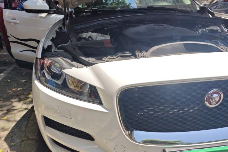 Used Jaguar F-PACE 2016 2.0T Two-Wheel Drive Urban Luxury Edition Engine Bay Right