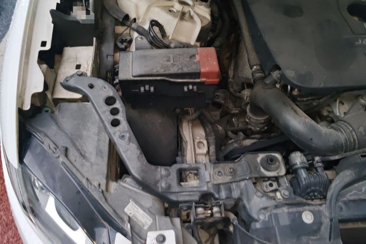 Used Jaguar F-PACE 2016 2.0T Two-Wheel Drive Urban Luxury Edition Engine Bay Right