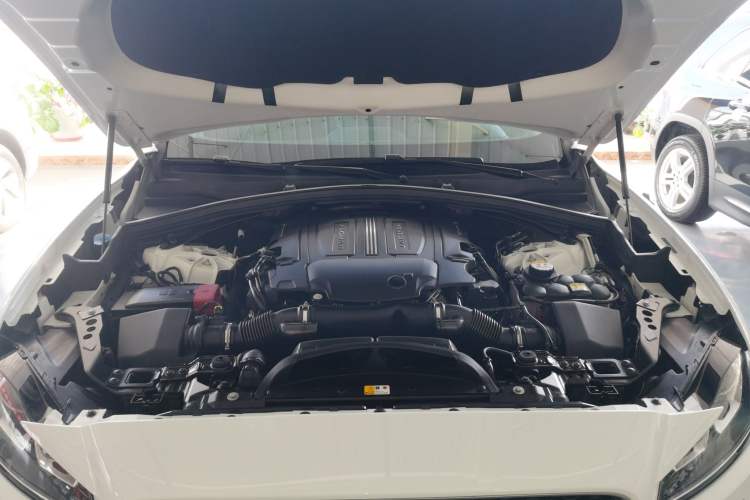 Used Jaguar F-PACE 2016 3.0 SC Four-Wheel Drive R-Sport Sport Edition Engine Bay