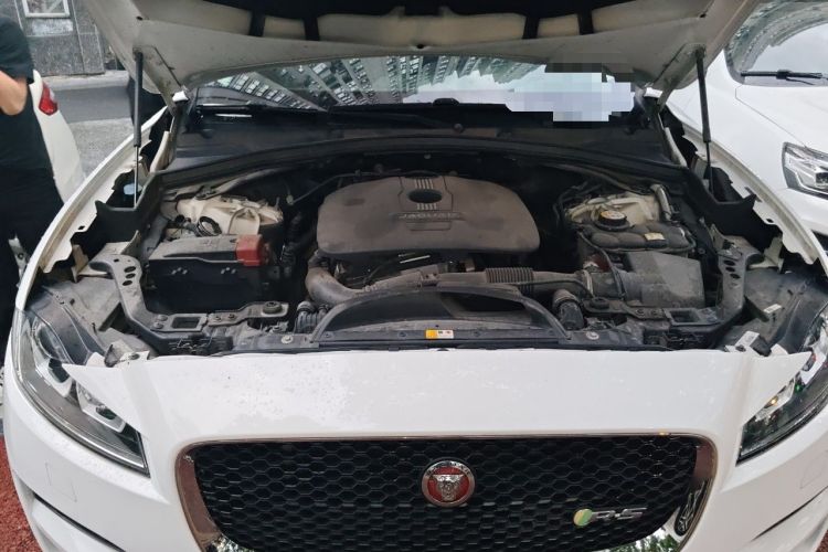 Used Jaguar F-PACE 2016 2.0T Two-Wheel Drive Urban Luxury Edition Engine Bay