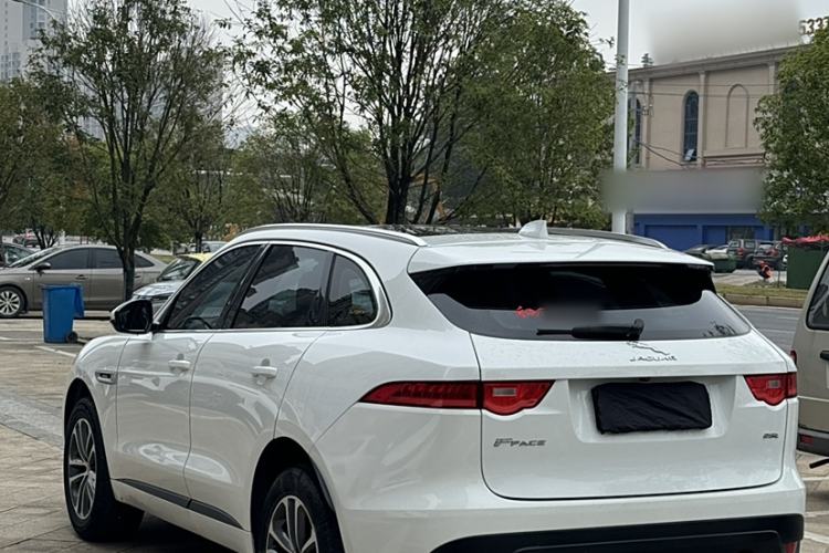 Used Jaguar F-PACE 2016 2.0T Two-Wheel-Drive R-Sport Sport Edition Exterior 3