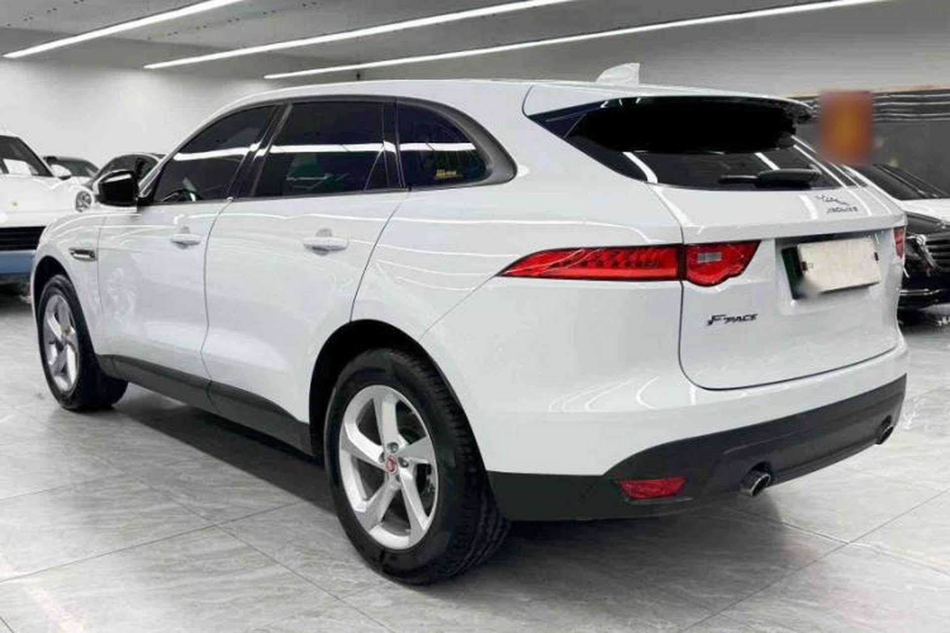 Used Jaguar F-PACE 2016 2.0T Two-Wheel Drive Urban Luxury Edition Exterior 3