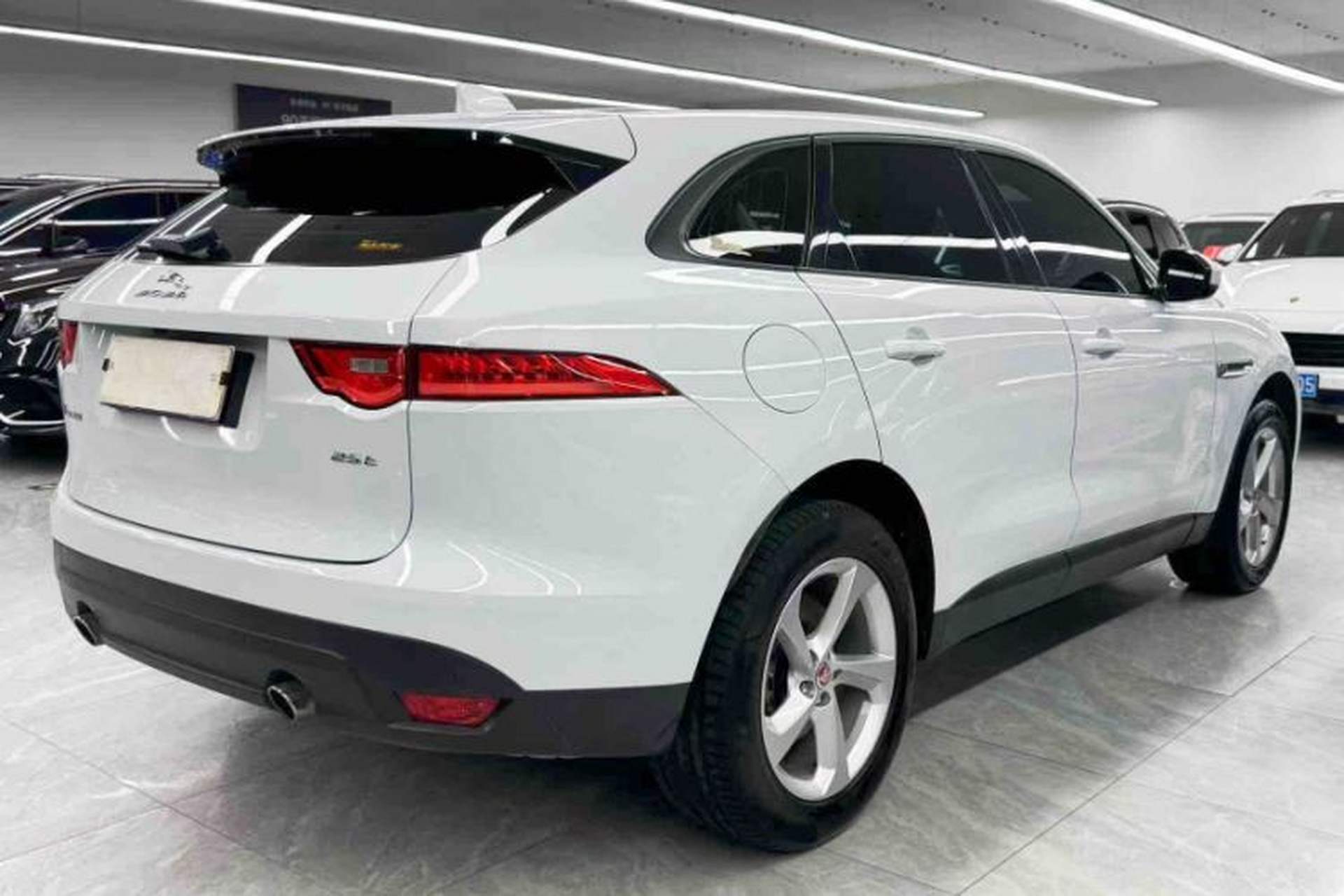 Used Jaguar F-PACE 2016 2.0T Two-Wheel Drive Urban Luxury Edition Exterior 5