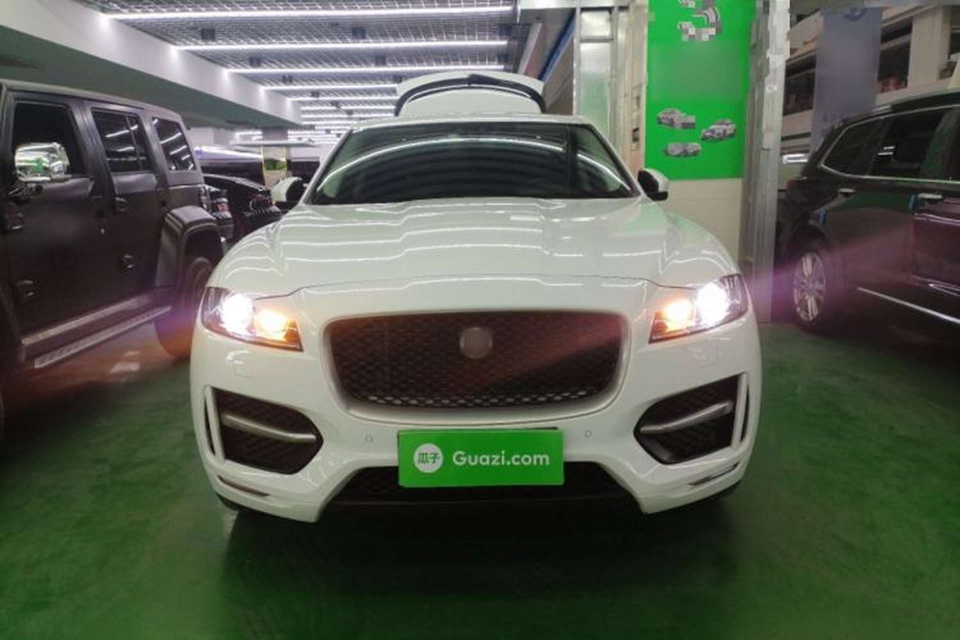 Used Jaguar F-PACE 2016 2.0T Two-Wheel-Drive R-Sport Sport Edition Front