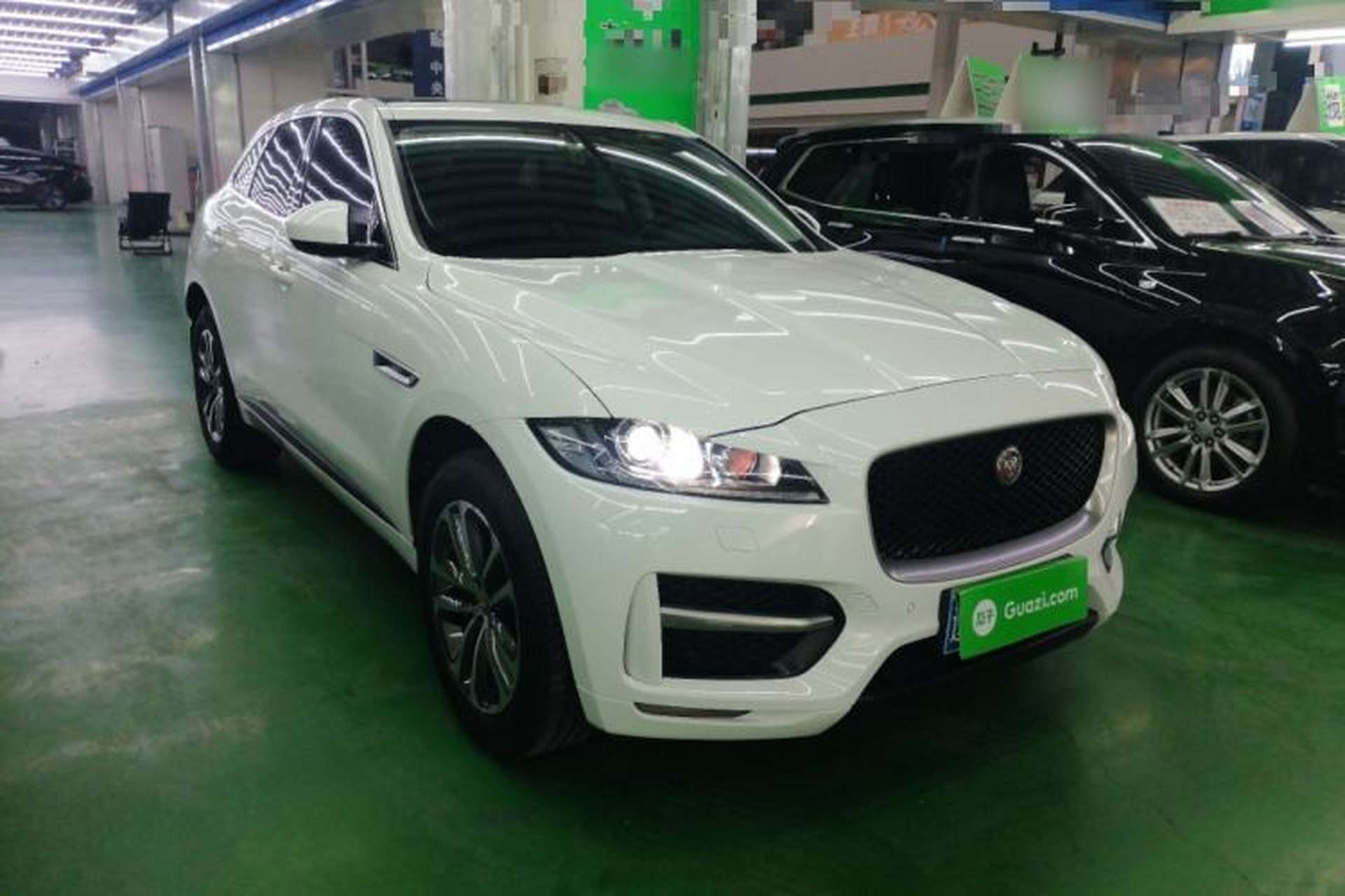 Used Jaguar F-PACE 2016 2.0T Two-Wheel-Drive R-Sport Sport Edition Front Right 45 Deg