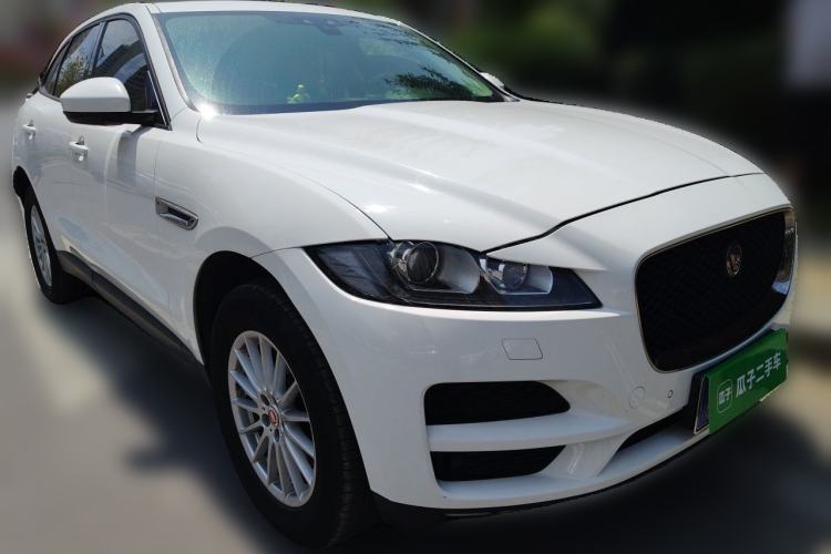 Used Jaguar F-PACE 2016 2.0T Two-Wheel Drive Urban Luxury Edition Front Right 45 Deg