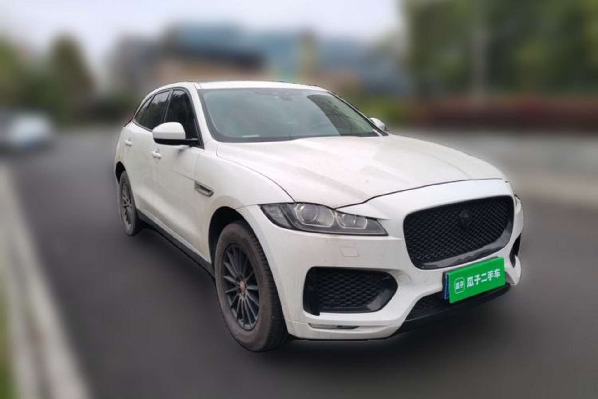 Used Jaguar F-PACE 2016 2.0T Two-Wheel Drive Urban Luxury Edition Front Right 45 Deg