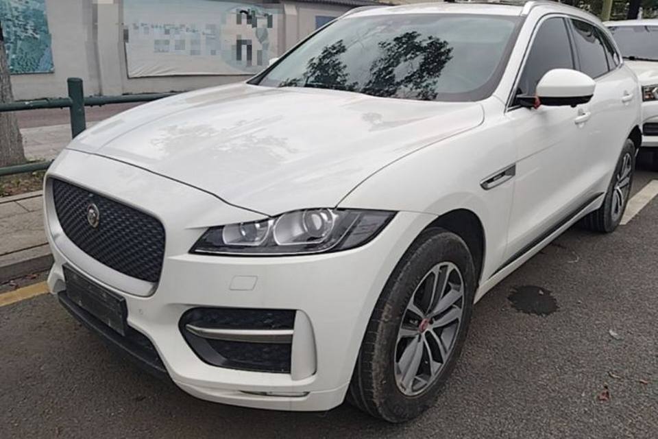 Jaguar F-PACE 2016