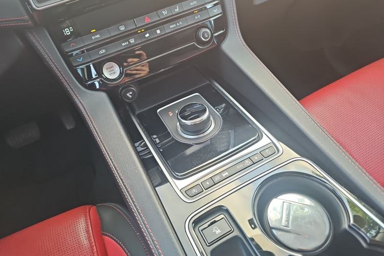 Used Jaguar F-PACE 2016 3.0 SC Four-Wheel Drive R-Sport Sport Edition Gear Lever