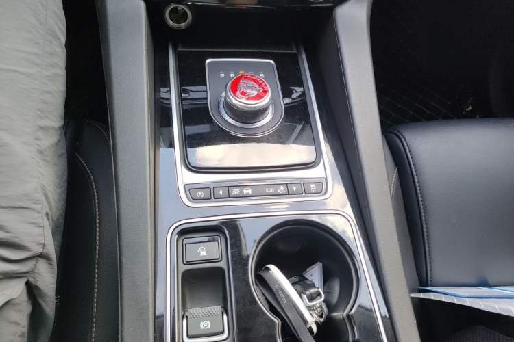 Used Jaguar F-PACE 2016 2.0T Two-Wheel Drive Urban Luxury Edition Gear Lever