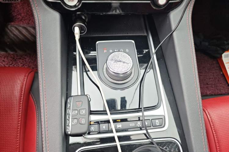 Used Jaguar F-PACE 2016 3.0 SC Four-Wheel Drive R-Sport Sport Edition Gear Lever