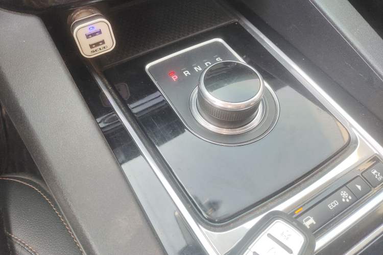 Used Jaguar F-PACE 2016 2.0T Two-Wheel Drive Urban Luxury Edition Gear Lever