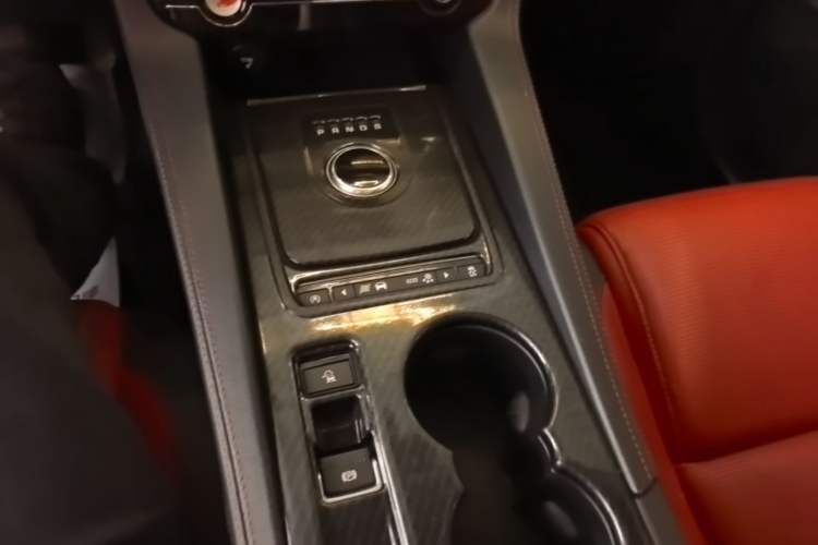 Used Jaguar F-PACE 2016 3.0 SC Four-Wheel Drive R-Sport Sport Edition Gear Lever